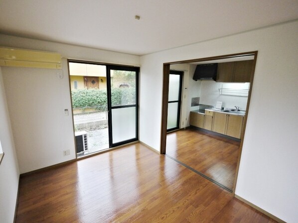 クイーンズコートの物件内観写真